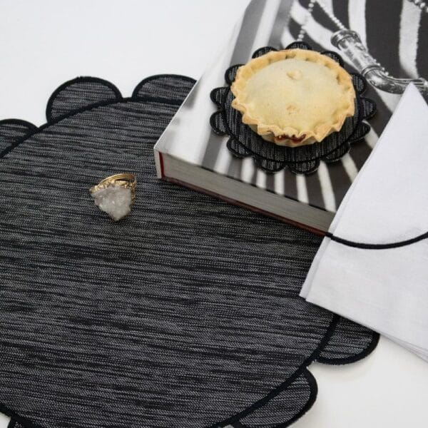 MCM Eero Negro individual, servilleta, portavaso 2