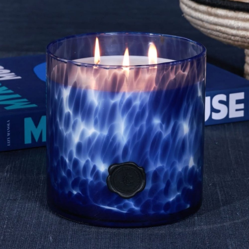 Vela Ambar Azul ambientada